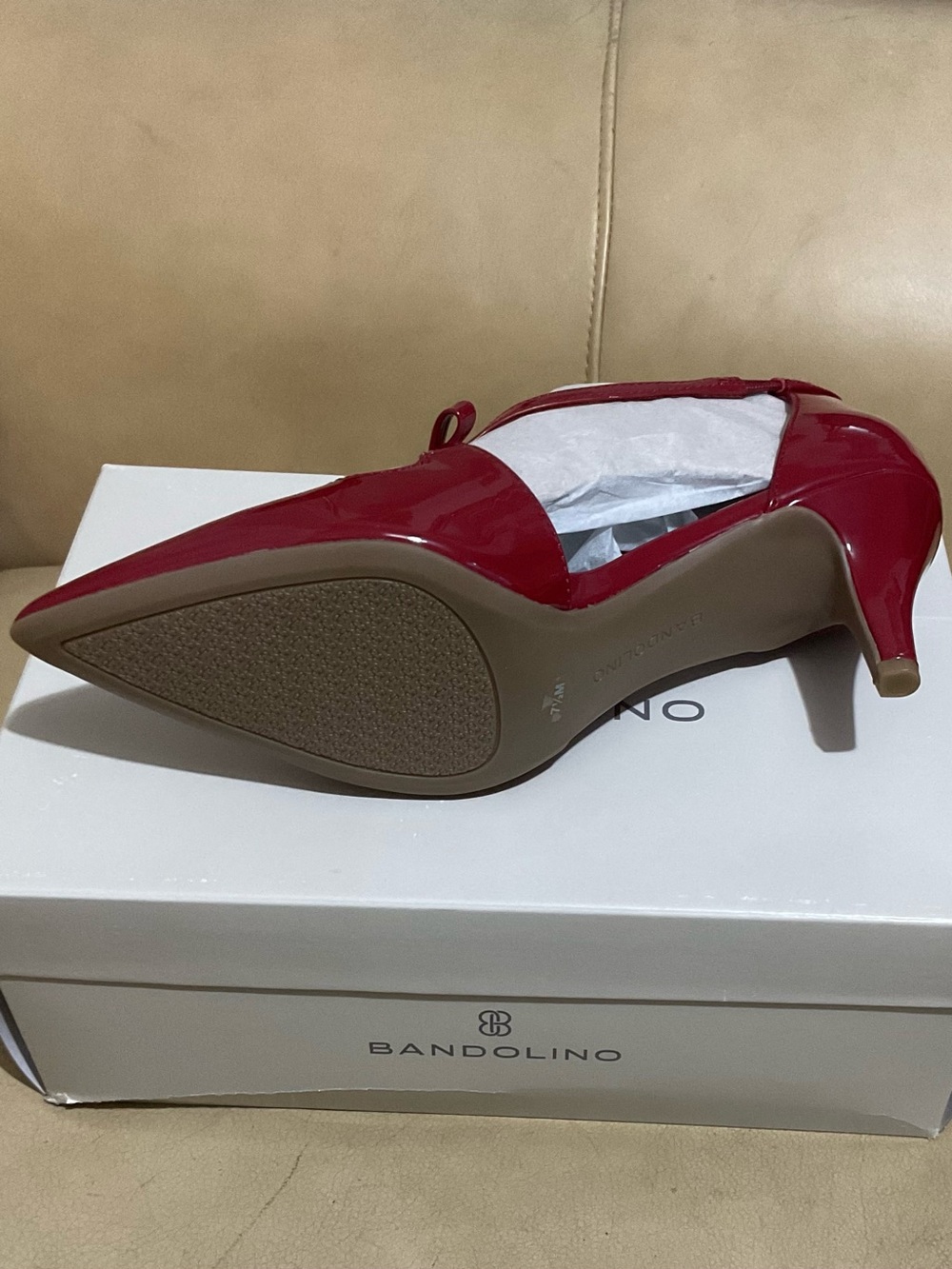 Bandolino Zeffer3 Red Patent T-Strap Bow Pointed Toe Kitten Heels 7.5M - Picture 8 of 8